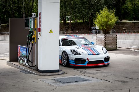 Martini Porsche Cayman GT4 Photo