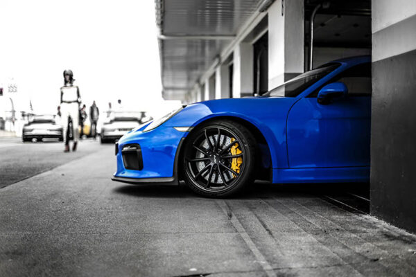 Cayman GT4 Photograph