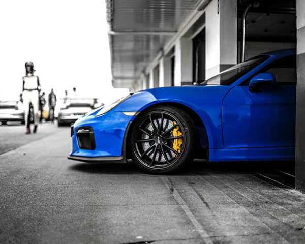 Cayman GT4 Photograph