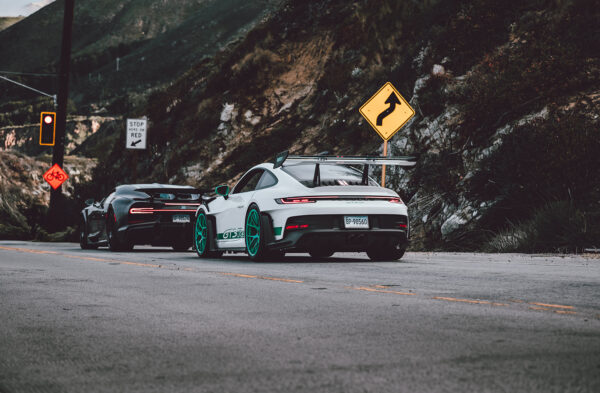 GT3rs et Bugatti Wall decor photo of white Porsche GT3 RS with teal wheels and black Bugatti Chiron on canyon road, perfect for luxury automotive interior decoration