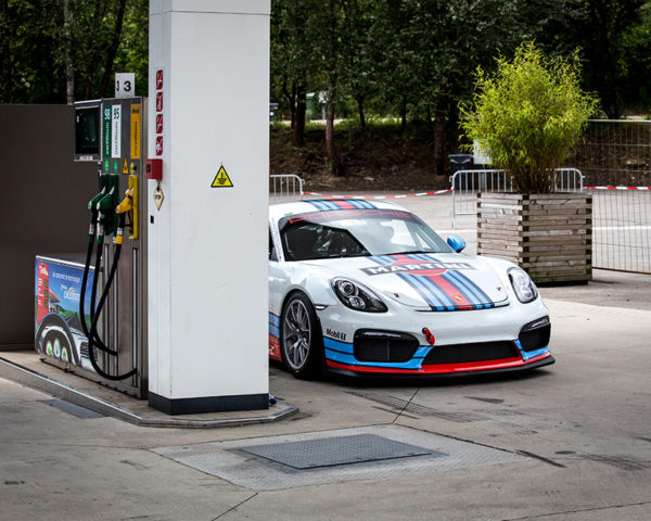 Martini Porsche Cayman GT4 Photo