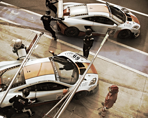 McLaren Mp4 Gulf moving in the Pit Lane - Square