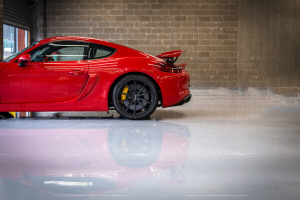 Porsche Cayman GT4 Photo