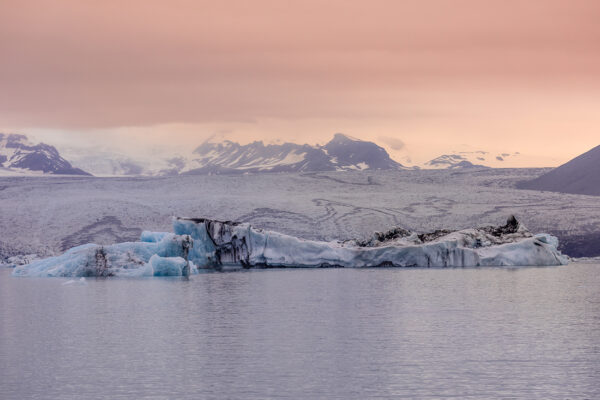 Photographie Islande Glacier Sunset Wall decor photography of Jökulsárlón glacier in Iceland showing azure blue icebergs floating on the glacial lagoon under a pink twilight sky, perfect for Scandinavian interior design